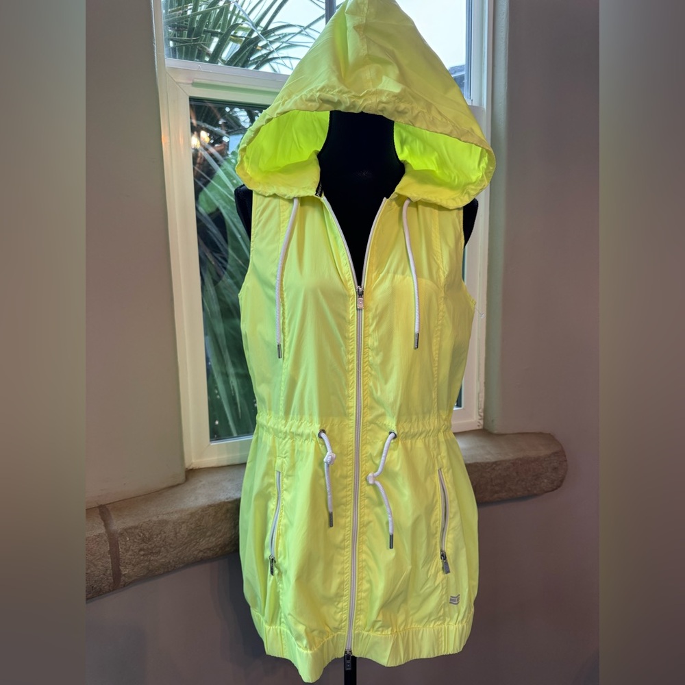 Tommy Hilfiger TH Neon Yellow Drawstring Hooded Vest Women’s Size Medium (NWOT)